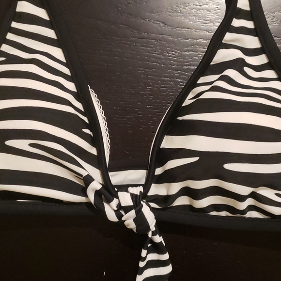 New without tags! Zebra bikini top small - Picture 2 of 4